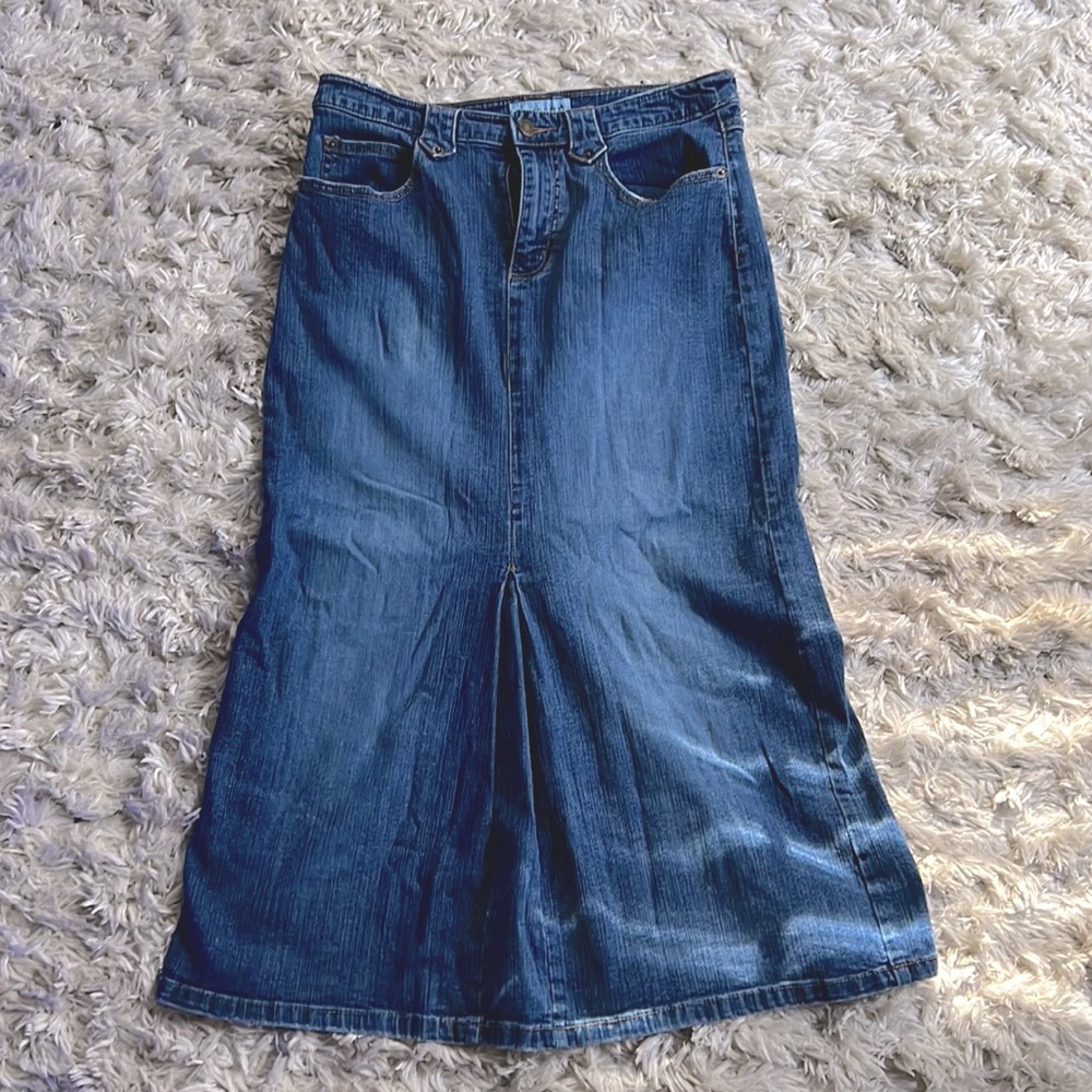 Long denim skirt by Kim Rogers size 8 perfect for shorties